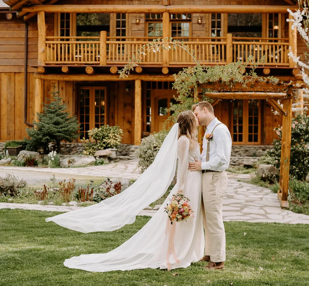 The Lindsay Lodge 01